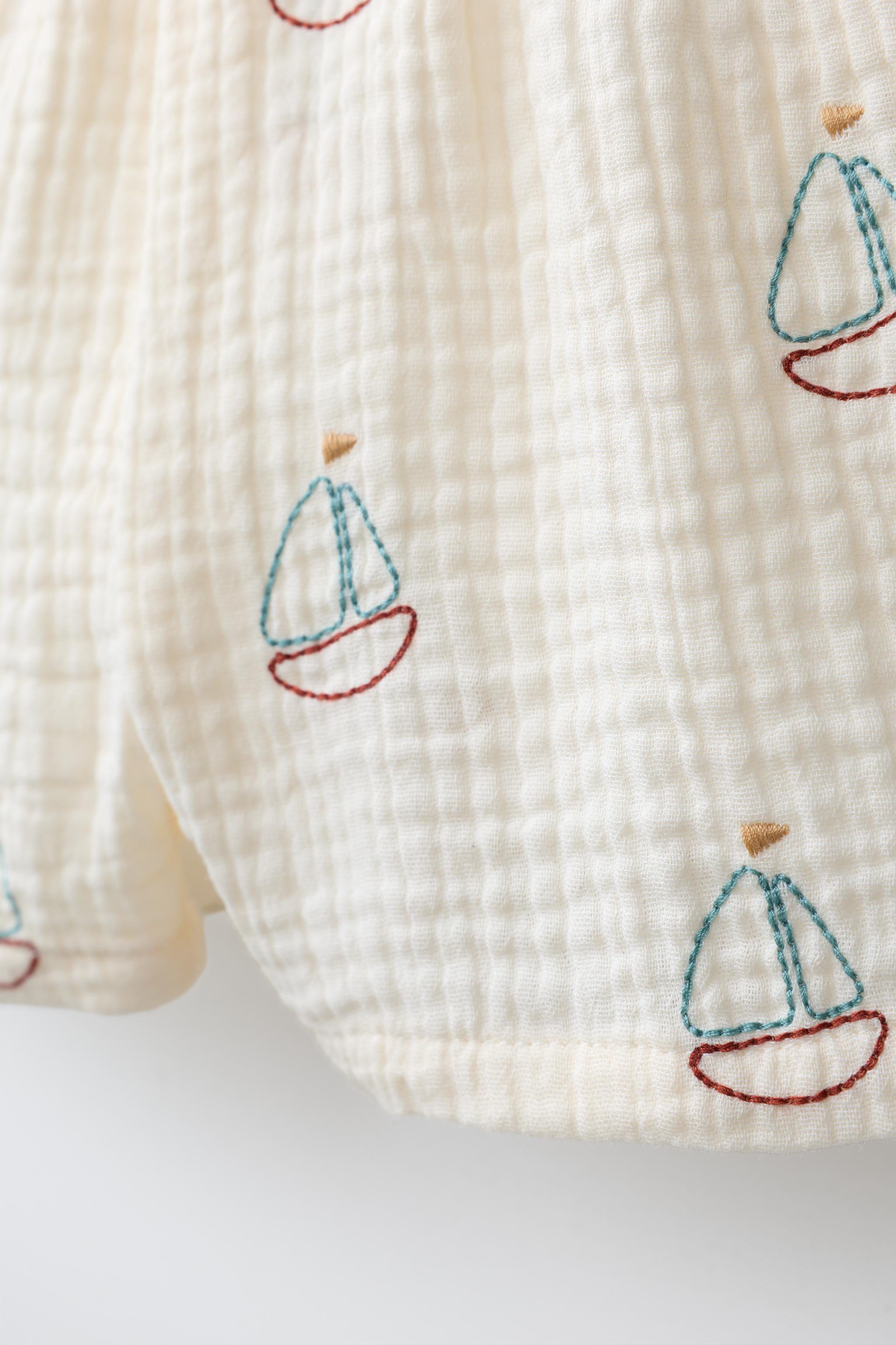 TEXTURED BOAT SHORTS
